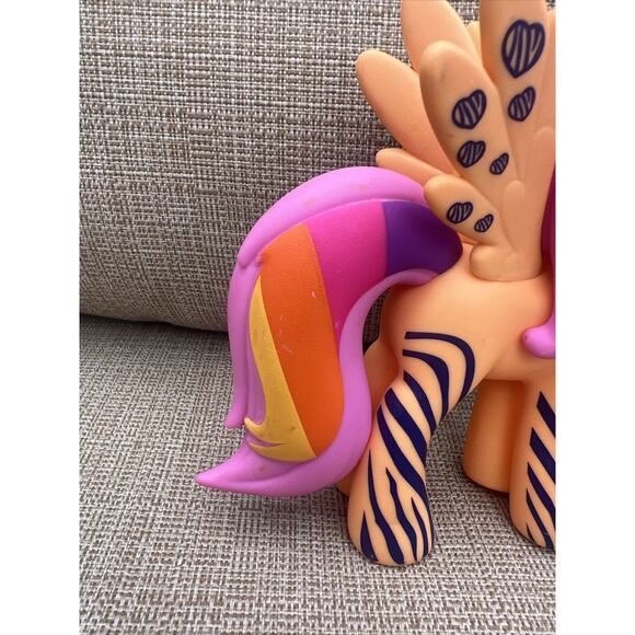 Hasbro 2012 My Little Pony G4 Design A Pony Wild Rainbow Scootaloo Rare HTF MLP - Picture 2 of 9